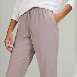 Lululemon On the Fly Woven Jogger Size 10